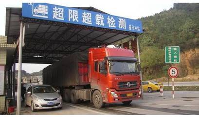 每月8次全省統(tǒng)一行動，重拳整治貨車超限超載，護(hù)航道路普通貨物運輸安全